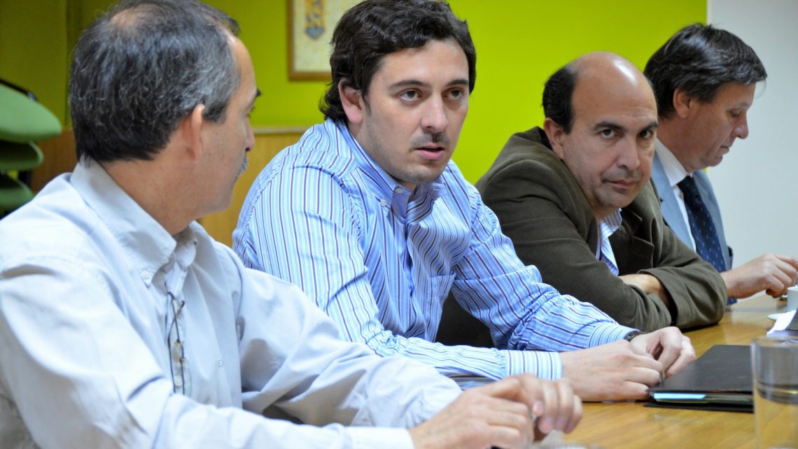 Gastón Contardi encabezó la reunión con funcionarios municipales y concejales